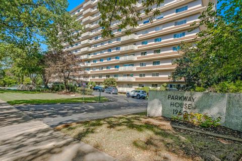 Photo of 1960 N PARKWAY PKY 411 #411, Memphis, TN 38112 (MLS # 10208740)