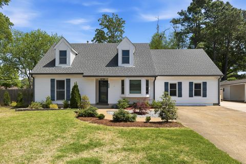 Photo of 1234 GREENVIEW RD, Collierville, TN 38017 (MLS # 10219356)