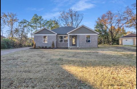 Photo of 1079 RAMONA DR, Memphis, TN 38108 (MLS # 10206900)