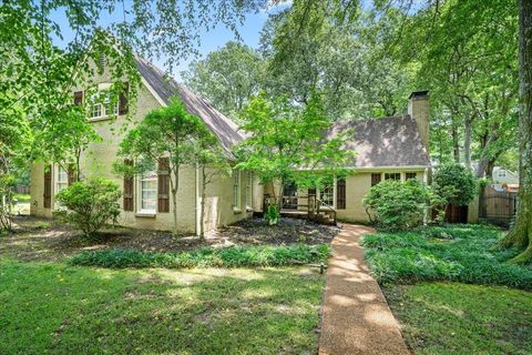 Photo of 1380 POPLAR ESTATES PKY, Germantown, TN 38138 (MLS # 10209262)