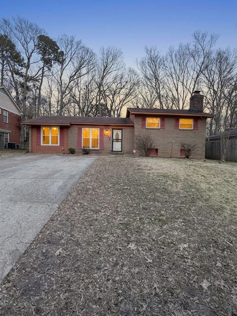 Photo of 2624 COURTNEY DR, Memphis, TN 38128 (MLS # 10226511)