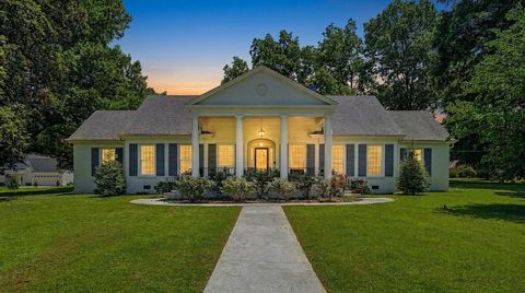 Photo of 205 CHURCH ST, Somerville, TN 38068 (MLS # 10223021)