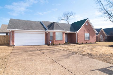 Photo of 70 WINDING CREEK DR, Oakland, TN 38060 (MLS # 10216109)