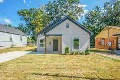 Photo of 754 CROCKETT PL N, Memphis, TN 38107 (MLS # 10227243)
