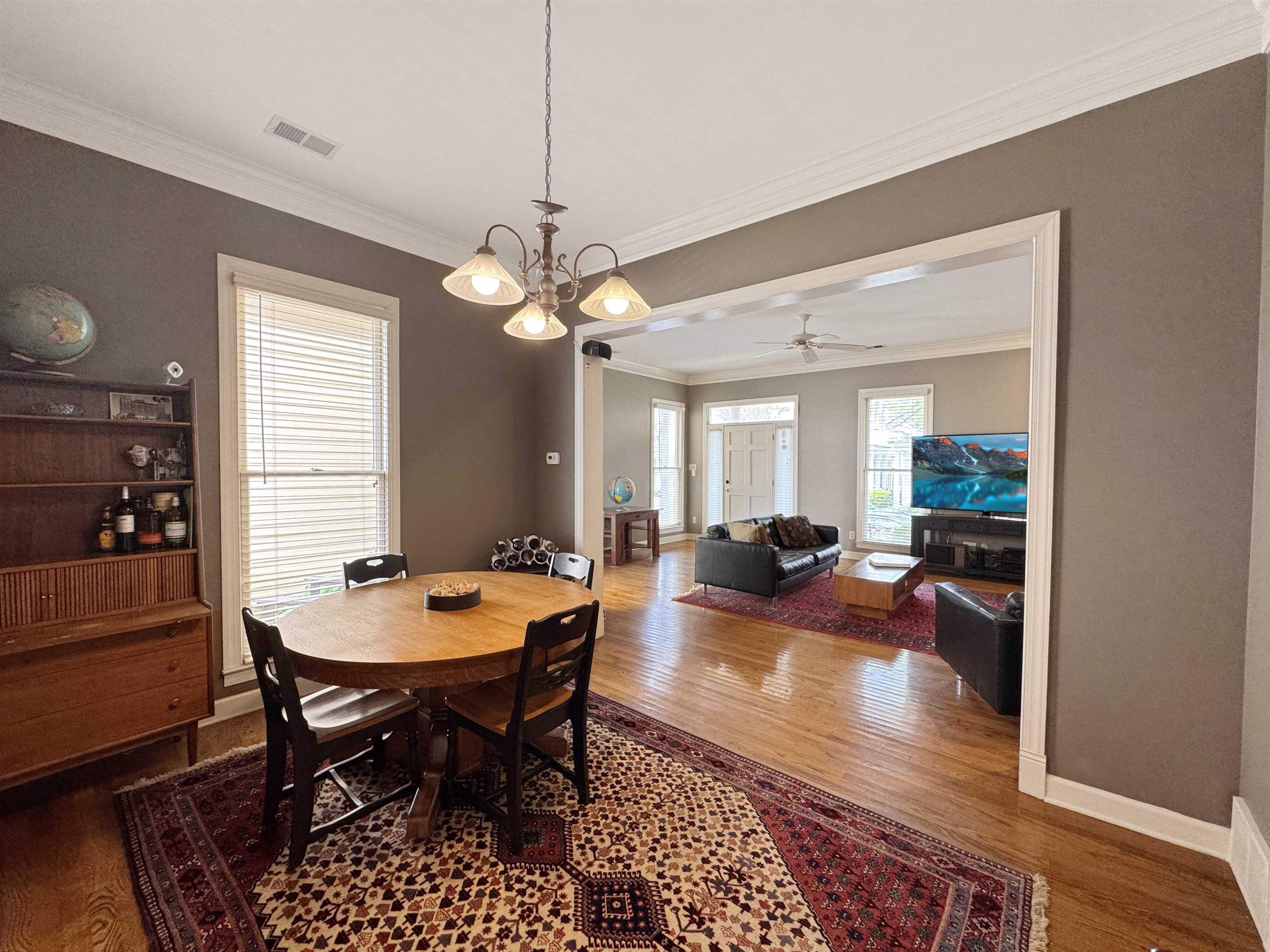 Memphis, Tennessee 38103, United States, 2 Bedrooms Bedrooms, ,3 BathroomsBathrooms,Residential,Active,111774