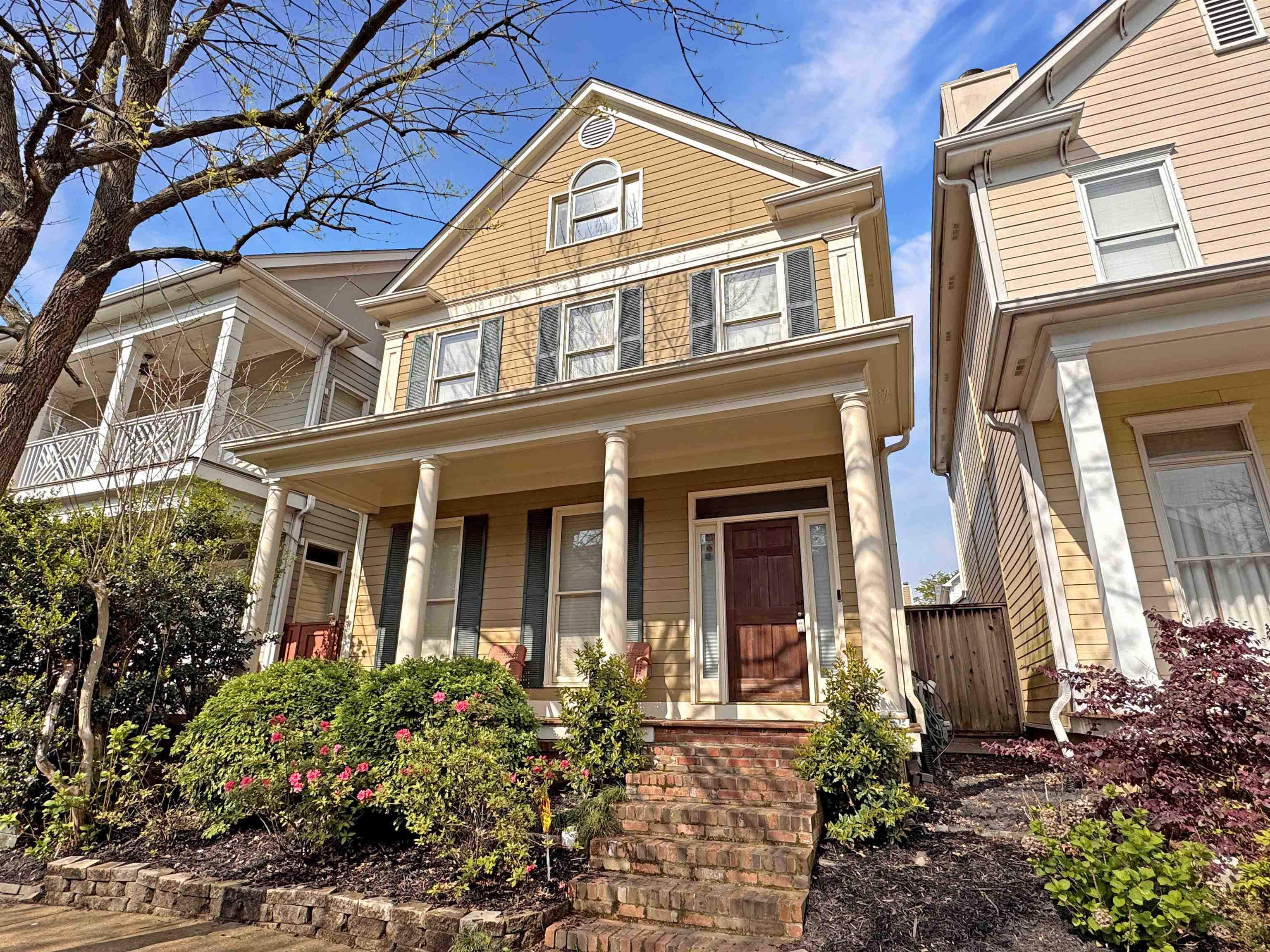 Memphis, Tennessee 38103, United States, 2 Bedrooms Bedrooms, ,3 BathroomsBathrooms,Residential,Active,111774