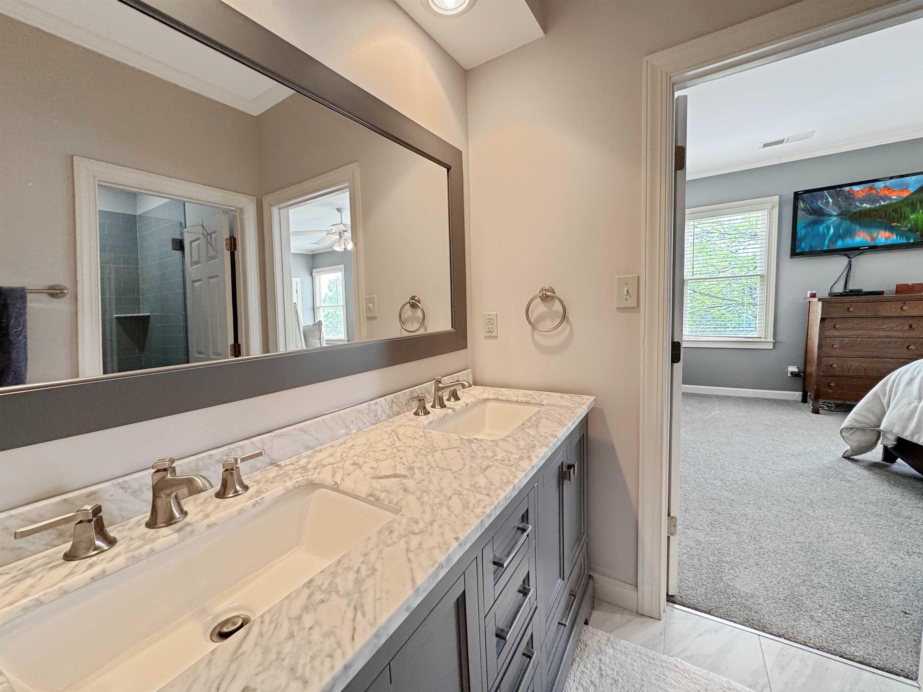 Memphis, Tennessee 38103, United States, 2 Bedrooms Bedrooms, ,3 BathroomsBathrooms,Residential,Active,111774