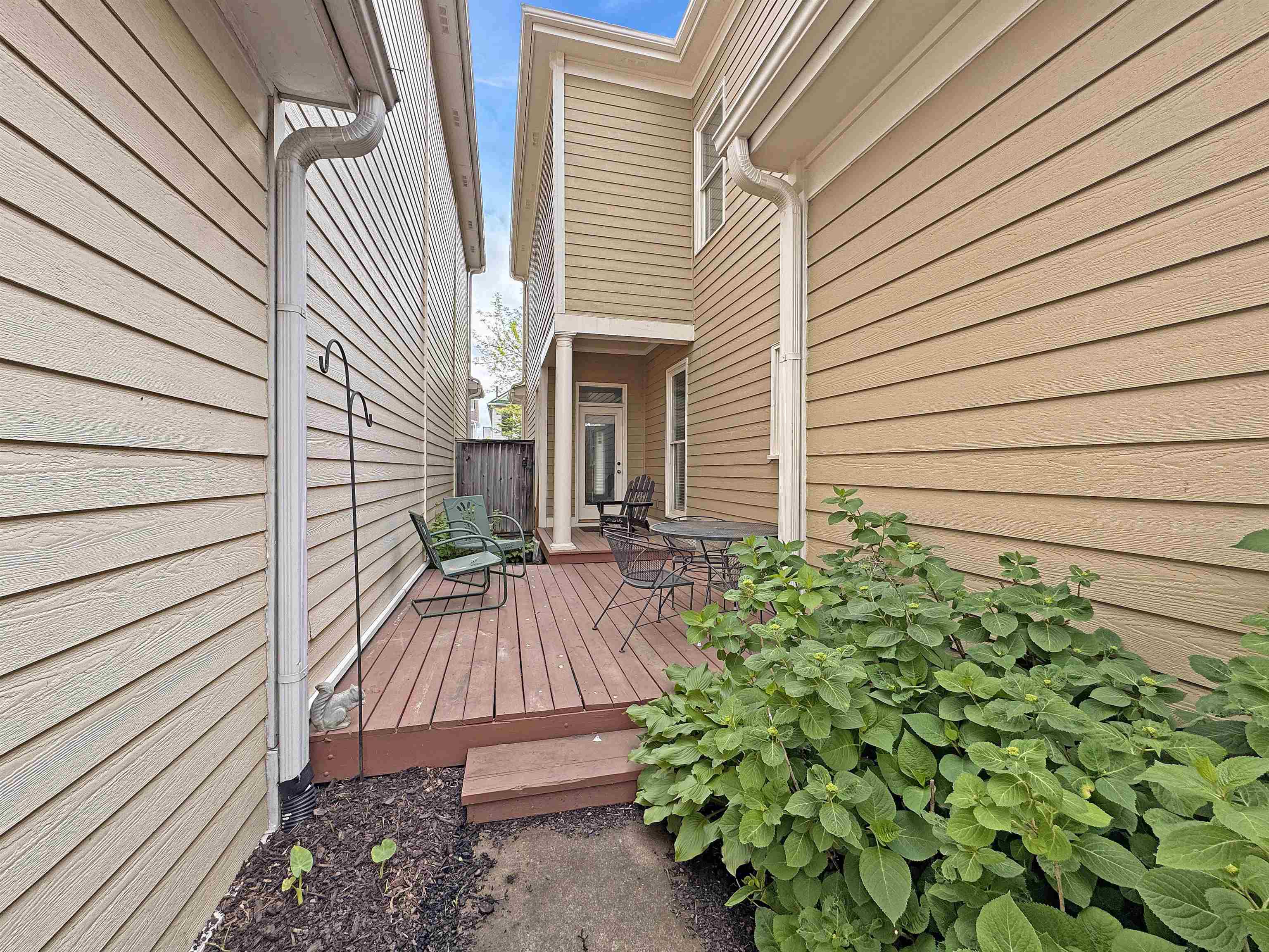 Memphis, Tennessee 38103, United States, 2 Bedrooms Bedrooms, ,3 BathroomsBathrooms,Residential,Active,111774