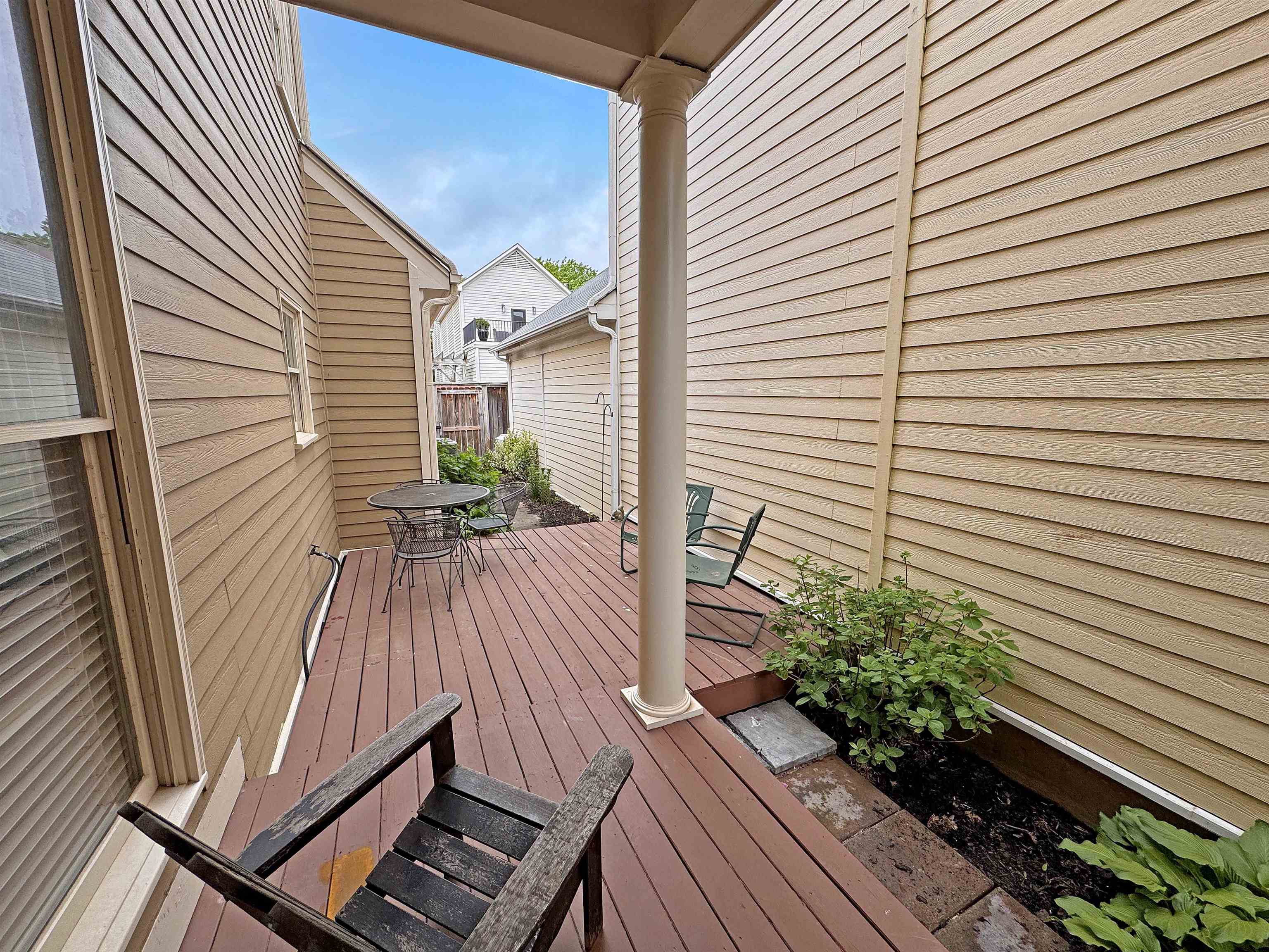 Memphis, Tennessee 38103, United States, 2 Bedrooms Bedrooms, ,3 BathroomsBathrooms,Residential,Active,111774