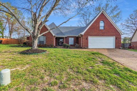Photo of 2949 VALLEY LAKE DR, Bartlett, TN 38135 (MLS # 10218467)