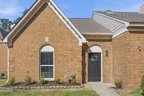 Photo of 5856 RIDGEHILL DR, Memphis, TN 38141 (MLS # 10233253)