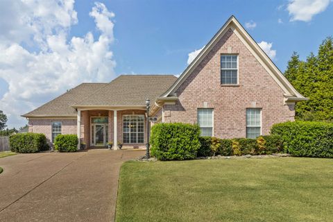 Photo of 75 BROOKWOOD CIR, Oakland, TN 38060 (MLS # 10209254)