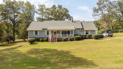 Photo of 120 DAWN LN, Savannah, TN 38372 (MLS # 10204182)