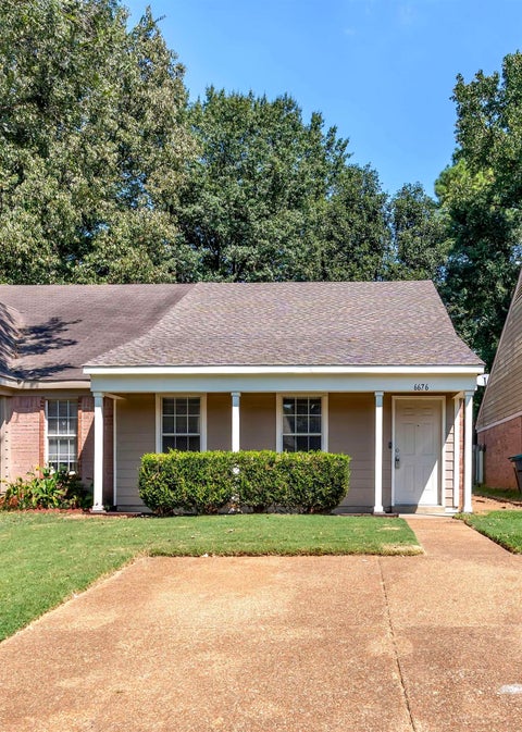 Photo of 6676 WHITTEN PINE DR, Memphis, TN 38134 (MLS # 10229767)