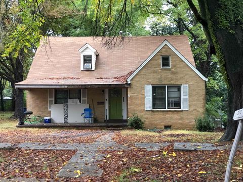 Photo of 370 E COLLEGE AVE, Holly Springs, MS 38635 (MLS # 10212243)