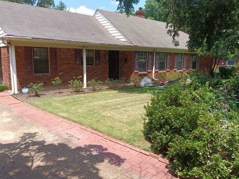 Photo of 1055 WOODVIEW DR, Memphis, TN 38117 (MLS # 10226007)