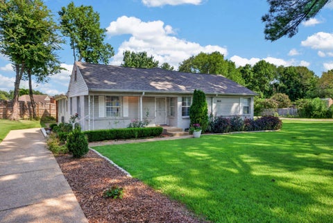 Photo of 2513 BERRYHILL RD, Memphis, TN 38016 (MLS # 10228926)