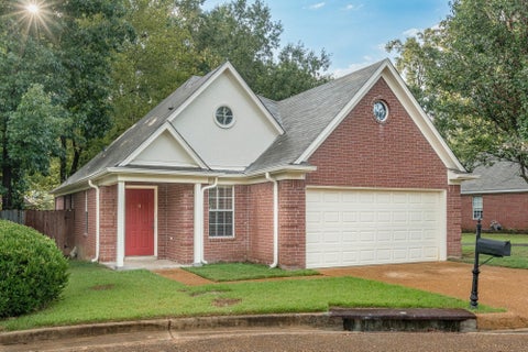 Photo of 1168 CLEAR CREEK RD, Collierville, TN 38017 (MLS # 10232033)