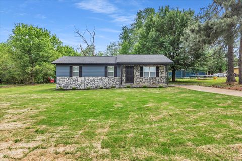 Photo of 129 TATLOCK CIR, Covington, TN 38019 (MLS # 10219340)