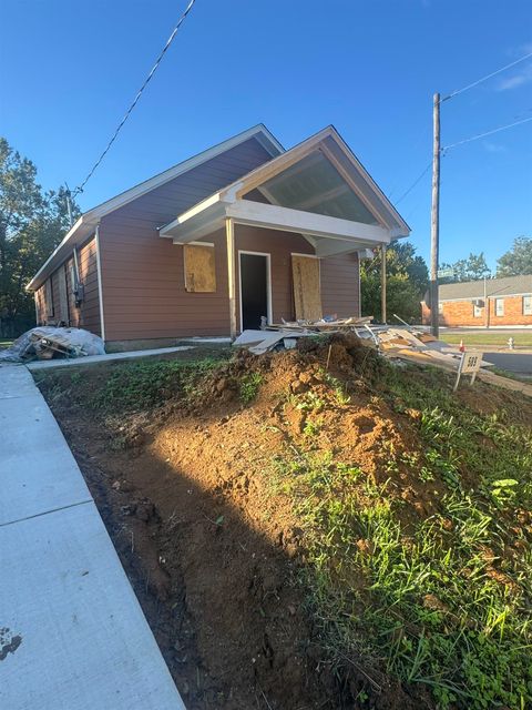 Photo of 589 W GILLEAS RD, Memphis, TN 38109 (MLS # 10208855) Photo of 589 W GILLEAS RD, Memphis, TN 38109 (MLS # 10208855)