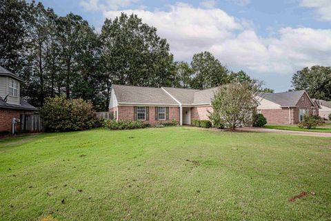 Photo of 45 OAKLAND WOODS CV, Oakland, TN 38060 (MLS # 10208015)