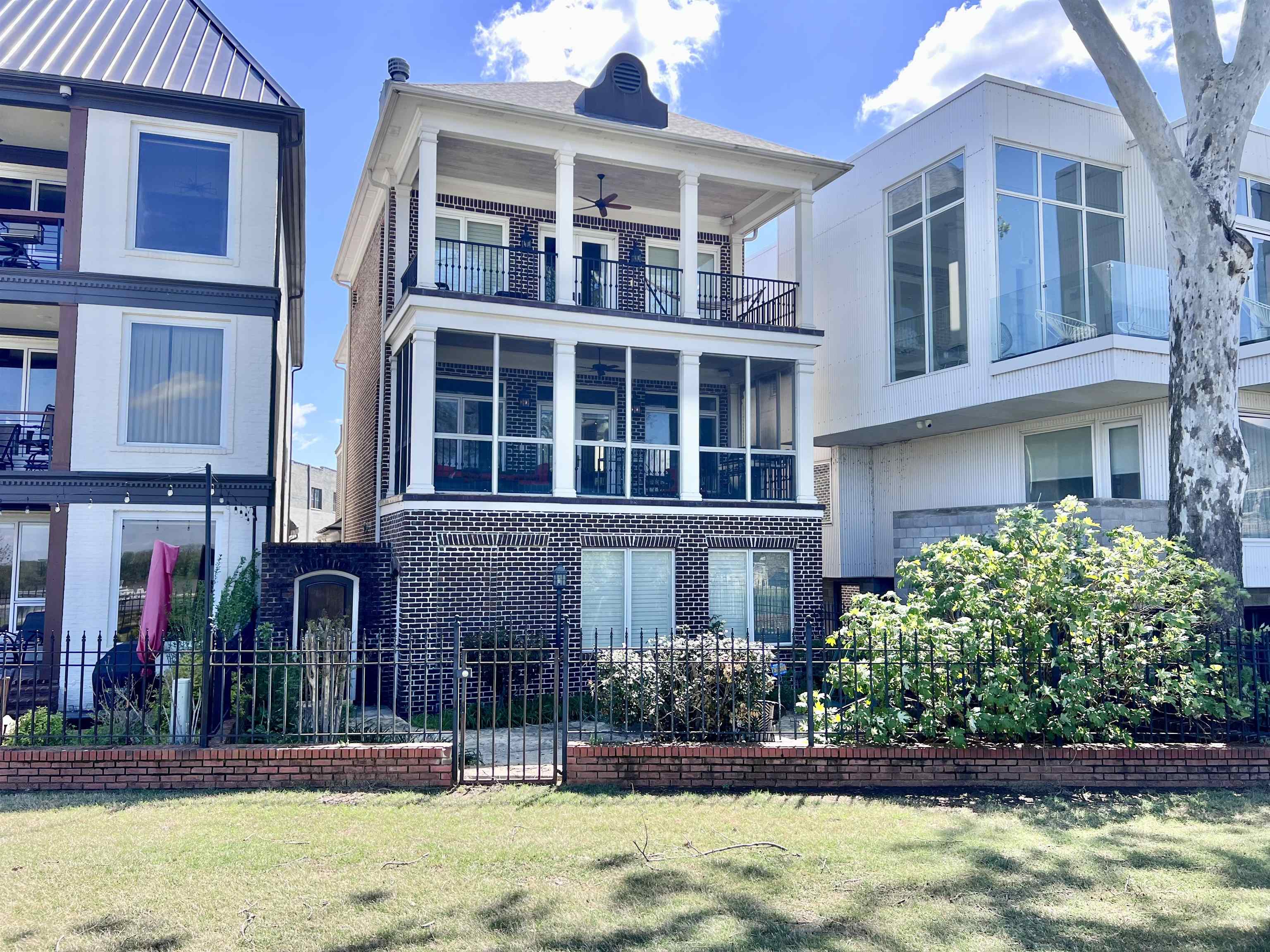 Memphis,TN- $1,295,000