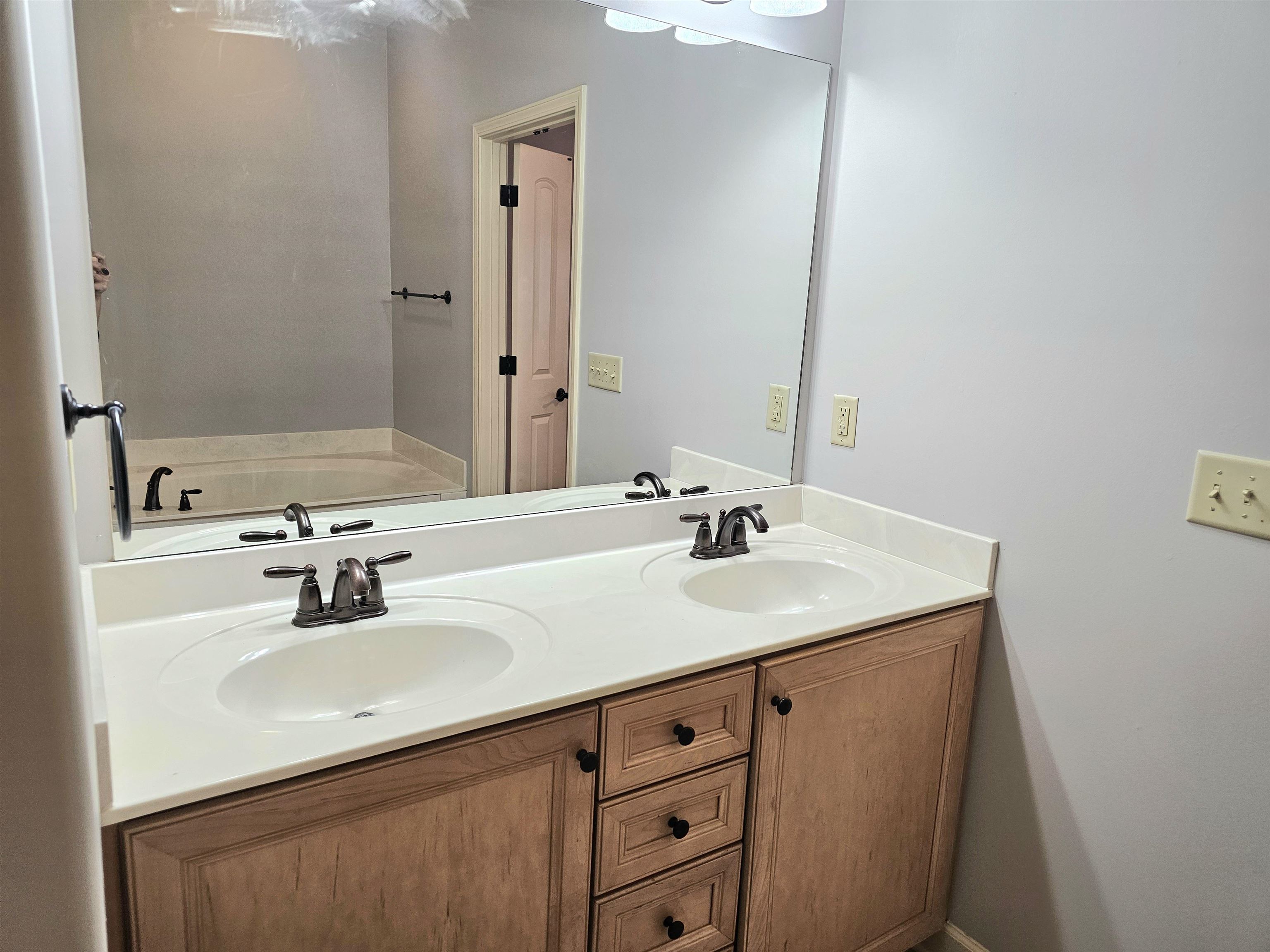 Oakland, Tennessee 38060, United States, 3 Bedrooms Bedrooms, ,2 BathroomsBathrooms,Residential,Active,32513