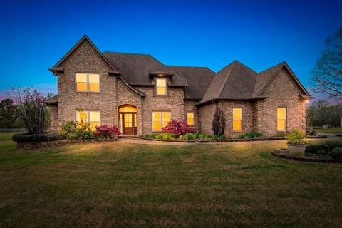 Photo of 475 CROOKED CREEK DR, Oakland, TN 38060 (MLS # 10218400)