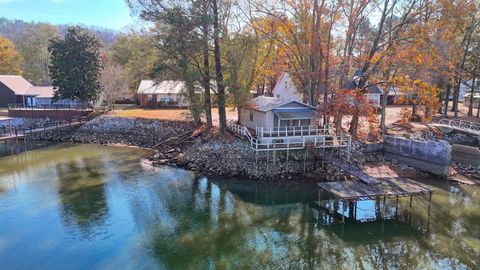 Photo of 405 CREEKSIDE DR, Cherokee, AL 35616 (MLS # 10210995)