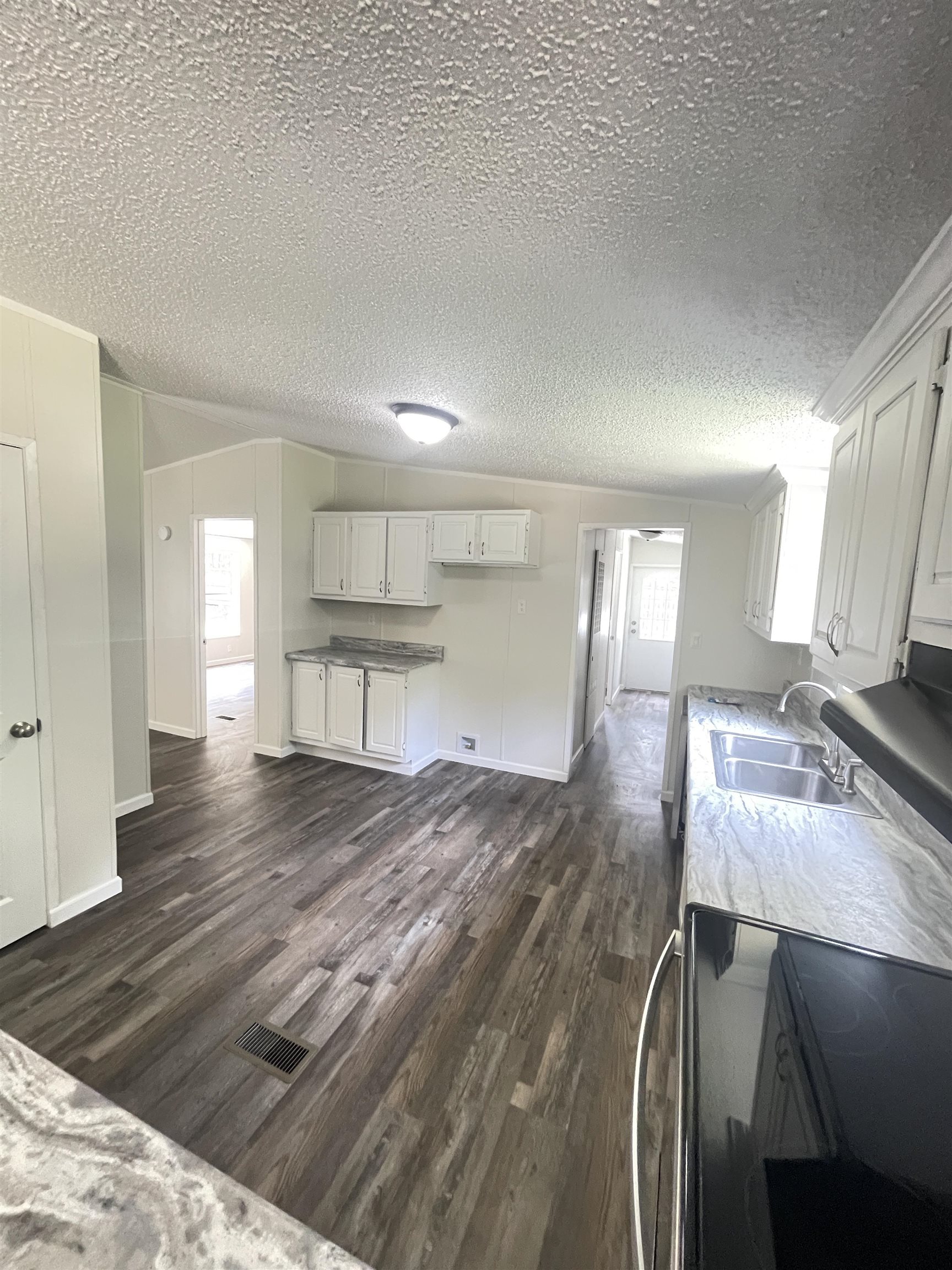 Photo 5 of 17 of 125 PINETREE RD house