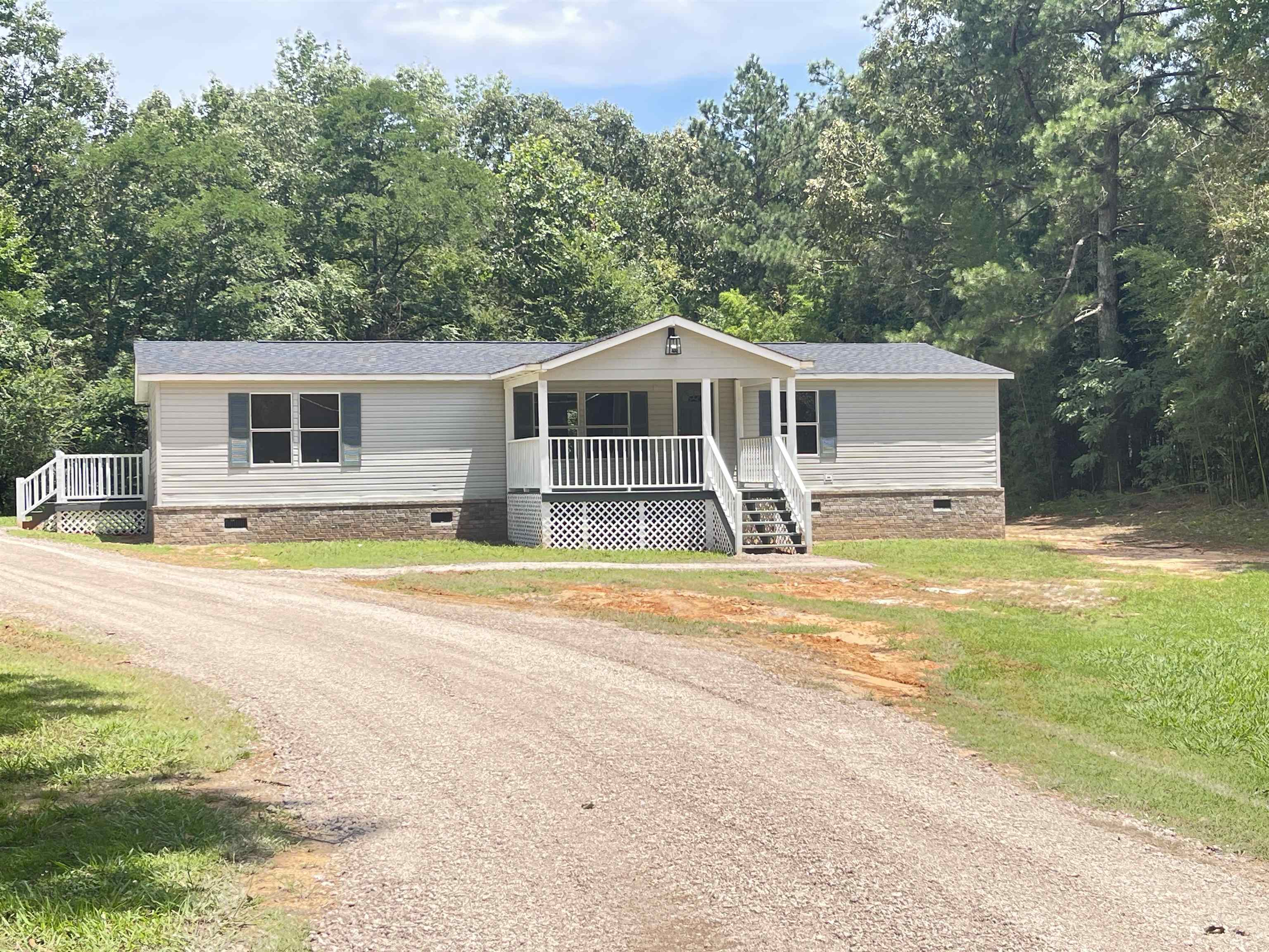 Photo 2 of 17 of 125 PINETREE RD house