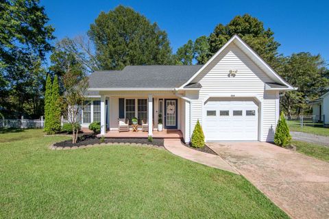 Photo of 224 WILLOW DR, Adamsville, TN 38310 (MLS # 10207521)