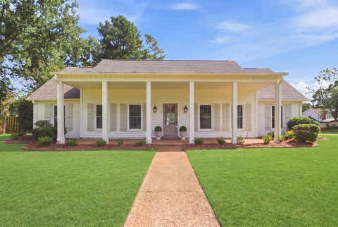 Photo of 1984 ALDER BRANCH DR, Germantown, TN 38139 (MLS # 10228214)