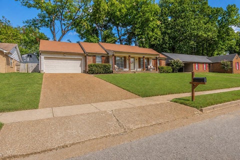 Photo of 1994 ADNEY GAP DR, Memphis, TN 38134 (MLS # 10228670)