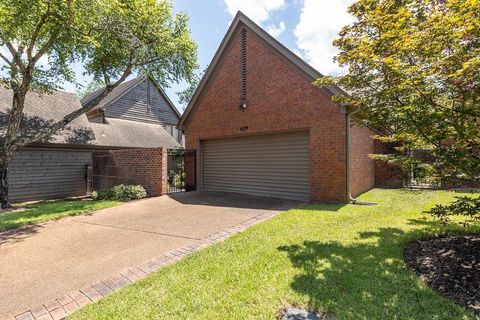 Photo of 6519 CHERRYHILL PKY, Memphis, TN 38120 (MLS # 10223948)