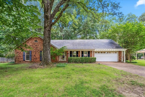 Photo of 1528 HOLLY HILL DR, Germantown, TN 38138 (MLS # 10227910)