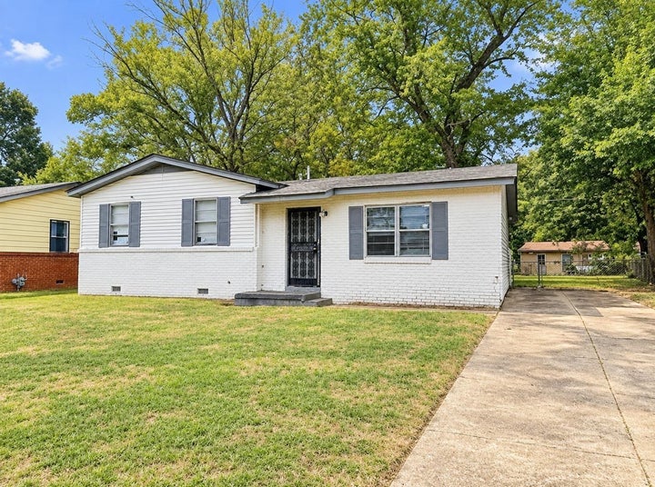Photo 1 of 14 — 3957 HAMMETT DR, Memphis, TN 38109