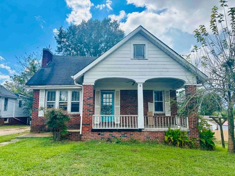 Photo of 332 PHARR AVE, Selmer, TN 38375 (MLS # 10206625)