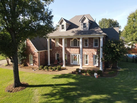 Photo of 1580 N DAVENTRY CV, Collierville, TN 38017 (MLS # 10233123)