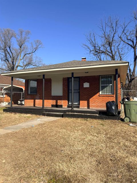 Photo of 1304 OAK ST, Memphis, TN 38106 (MLS # 10216309)
