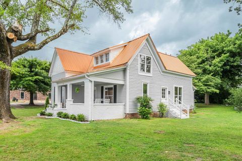 Photo of 129 WARREN AVE, Selmer, TN 38375 (MLS # 10206607)