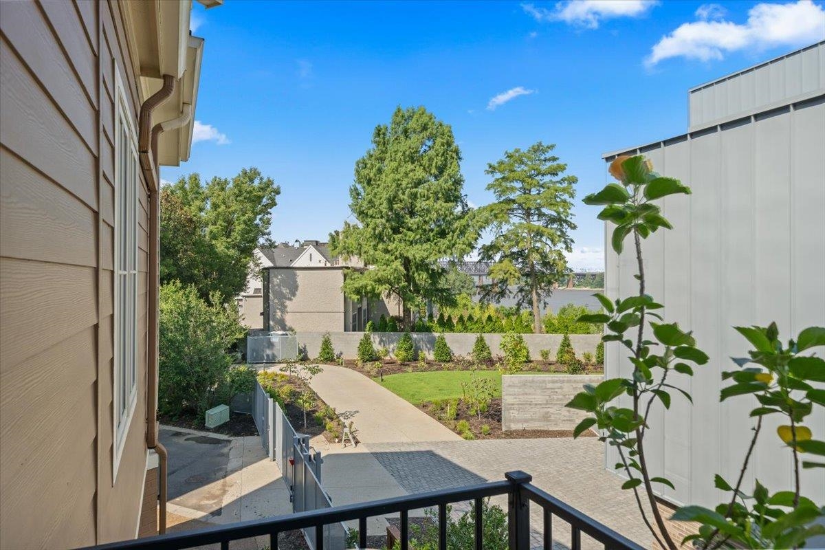 Memphis, Tennessee 38103, United States, 4 Bedrooms Bedrooms, ,5 BathroomsBathrooms,Residential,Active,174586