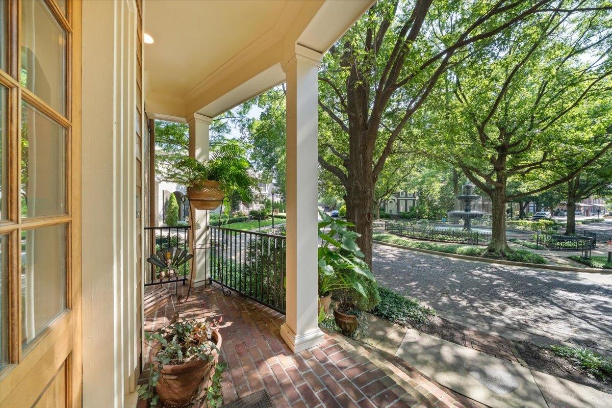 Memphis, Tennessee 38103, United States, 4 Bedrooms Bedrooms, ,5 BathroomsBathrooms,Residential,Active,174586