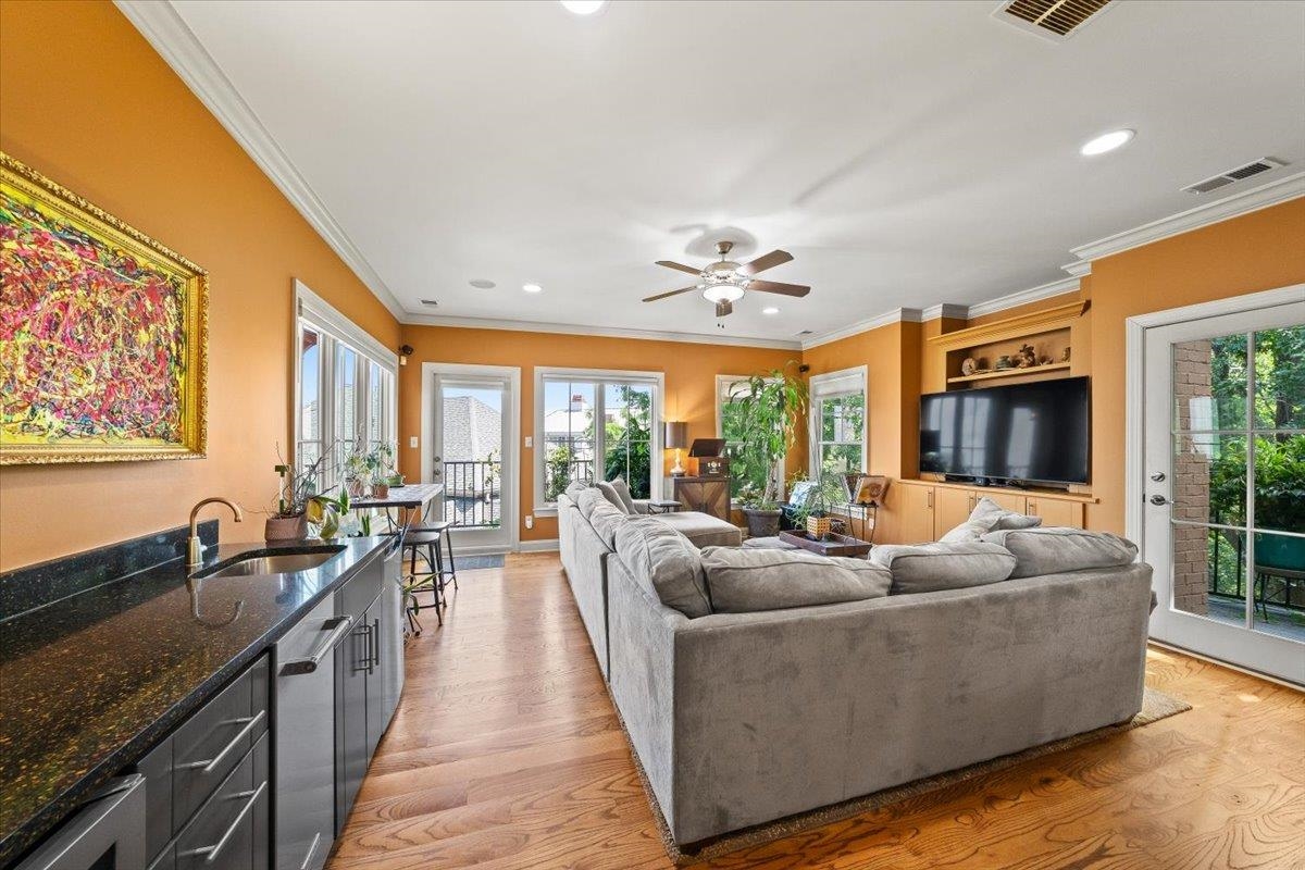 Memphis, Tennessee 38103, United States, 4 Bedrooms Bedrooms, ,5 BathroomsBathrooms,Residential,Active,174586