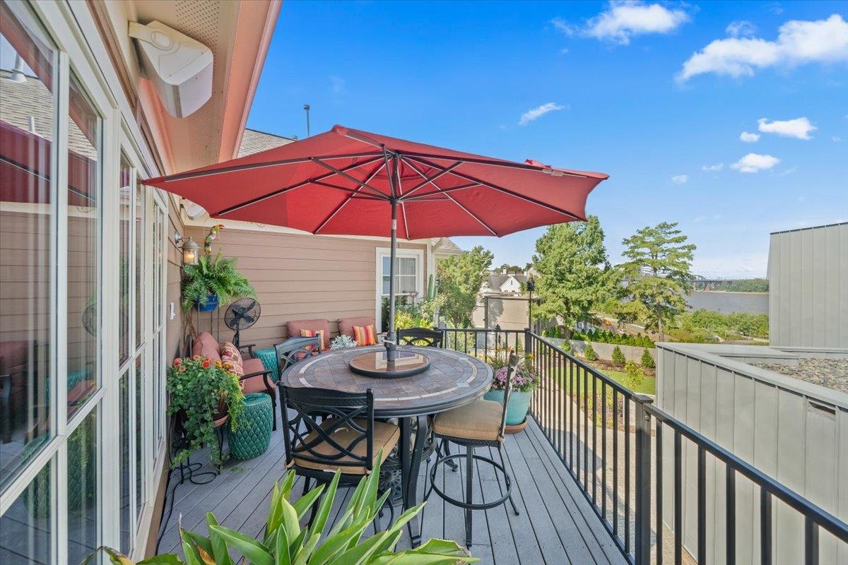 Memphis, Tennessee 38103, United States, 4 Bedrooms Bedrooms, ,5 BathroomsBathrooms,Residential,Active,174586