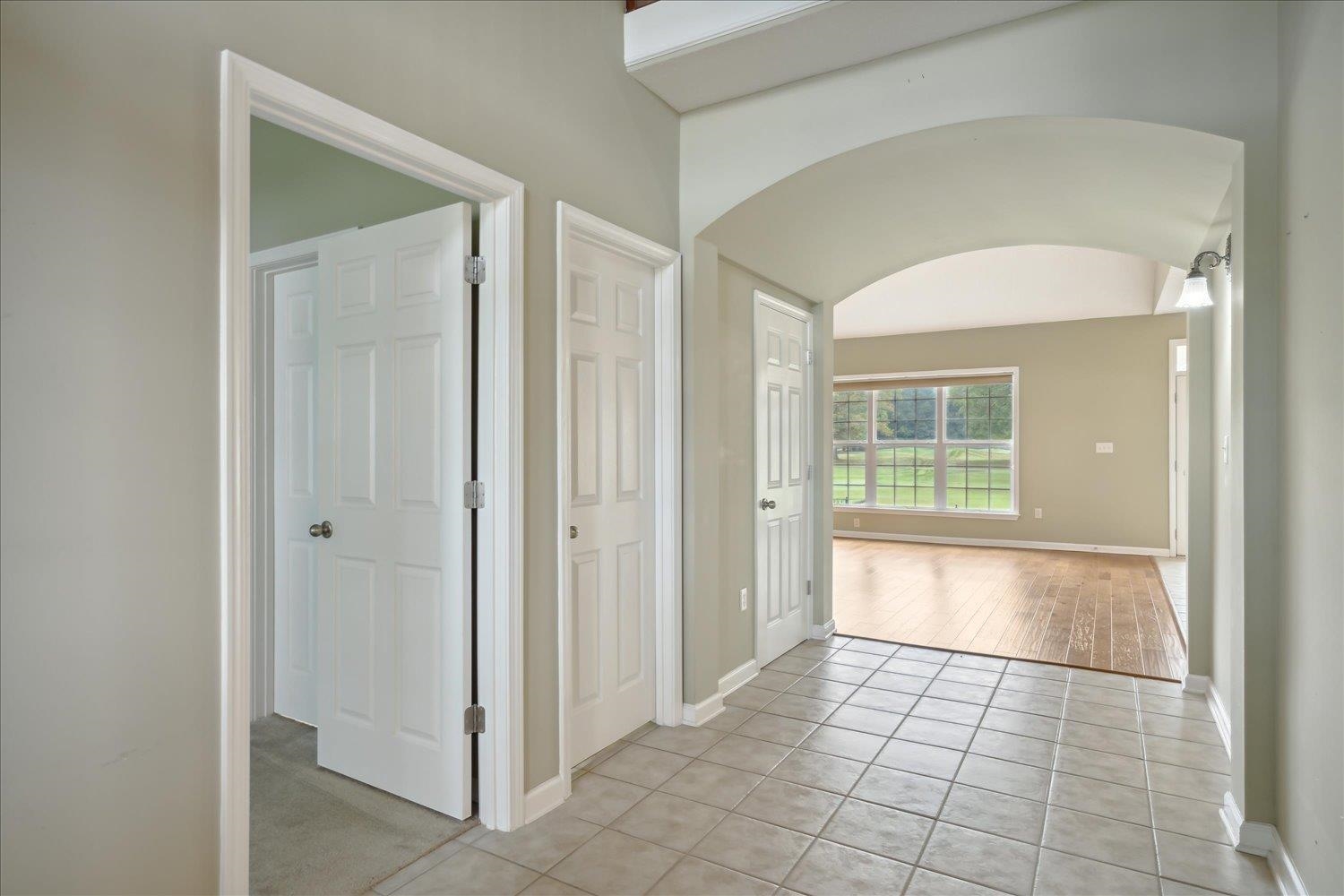 Oakland, Tennessee 38060, United States, 5 Bedrooms Bedrooms, ,3 BathroomsBathrooms,Residential,Pending,53618