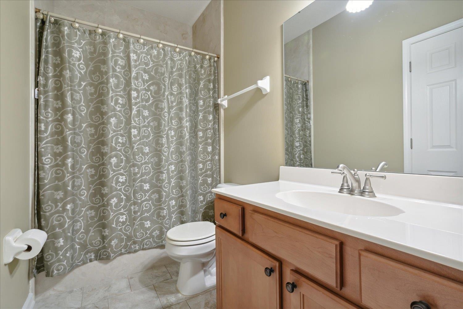 Oakland, Tennessee 38060, United States, 5 Bedrooms Bedrooms, ,3 BathroomsBathrooms,Residential,Pending,53618