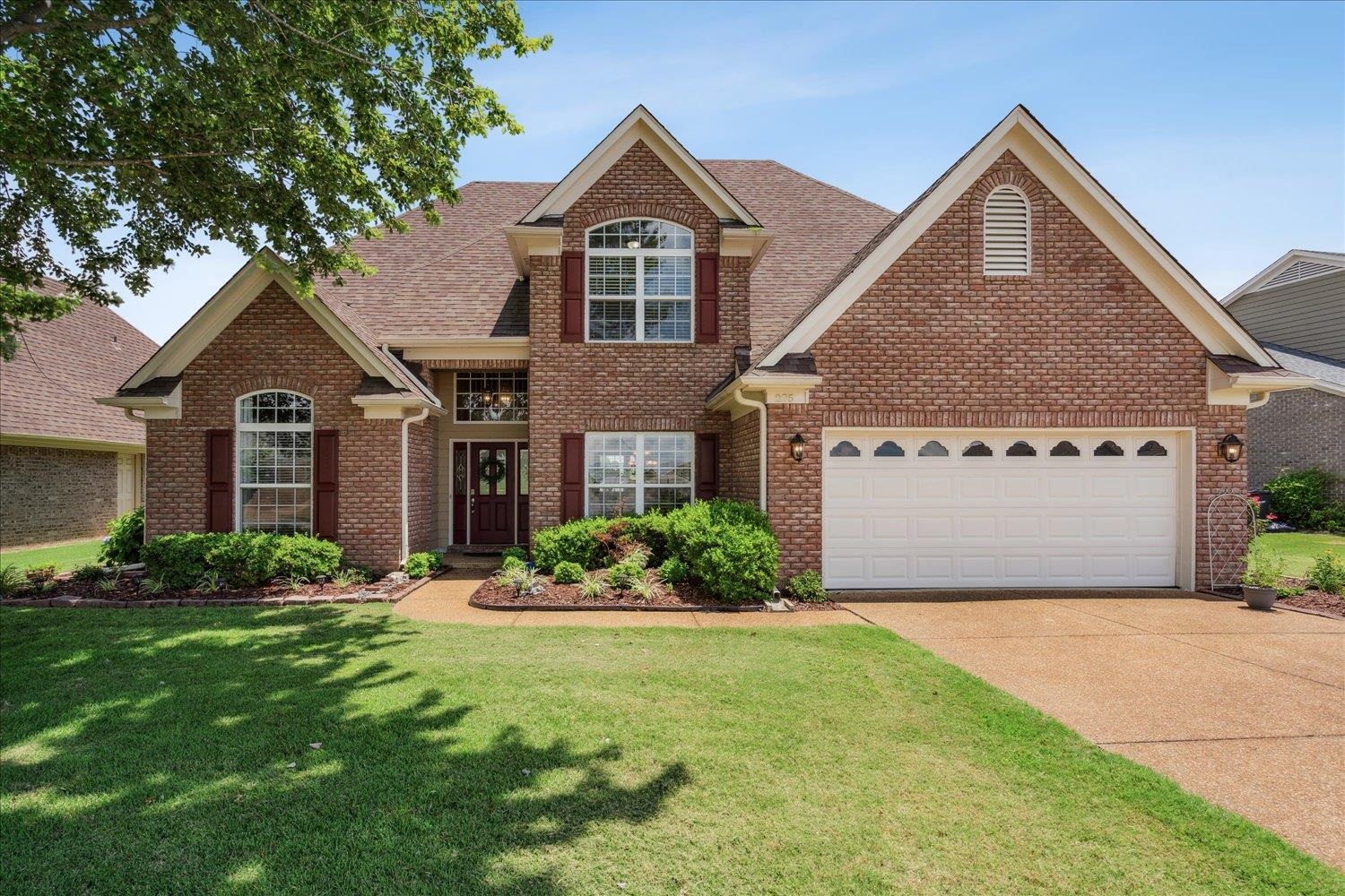 Oakland, Tennessee 38060, United States, 5 Bedrooms Bedrooms, ,3 BathroomsBathrooms,Residential,Pending,53618