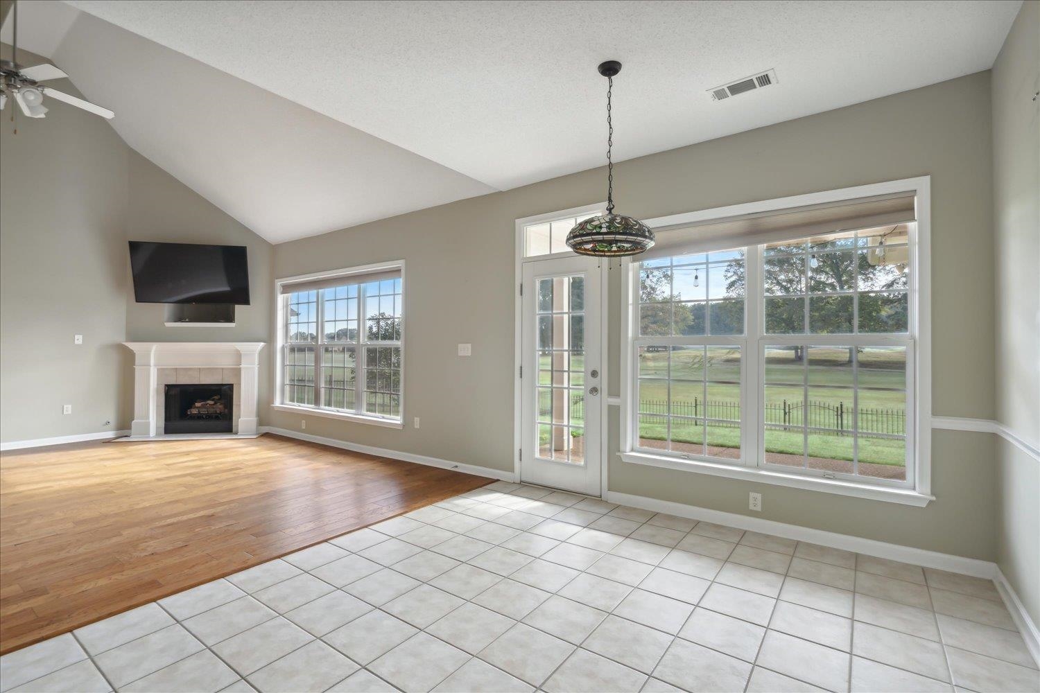 Oakland, Tennessee 38060, United States, 5 Bedrooms Bedrooms, ,3 BathroomsBathrooms,Residential,Pending,53618