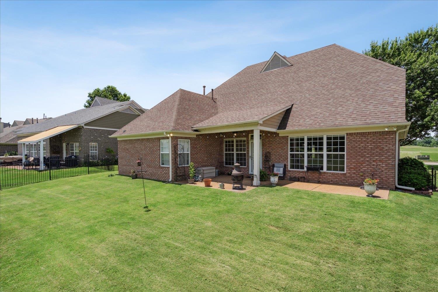 Oakland, Tennessee 38060, United States, 5 Bedrooms Bedrooms, ,3 BathroomsBathrooms,Residential,Pending,53618